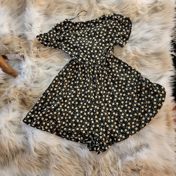 Urban Outfitters Daisy Romper - Picture 4 of 5